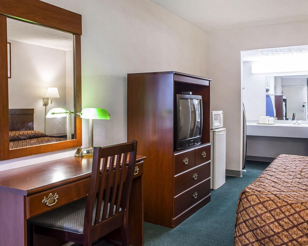 Red Roof Inn Walton - Richwood Bagian luar foto