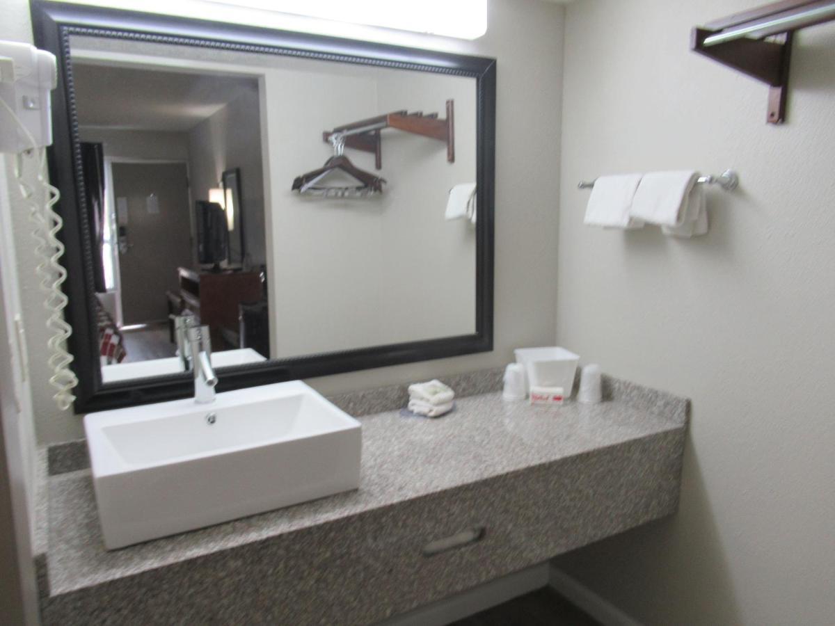 Red Roof Inn Walton - Richwood Bagian luar foto