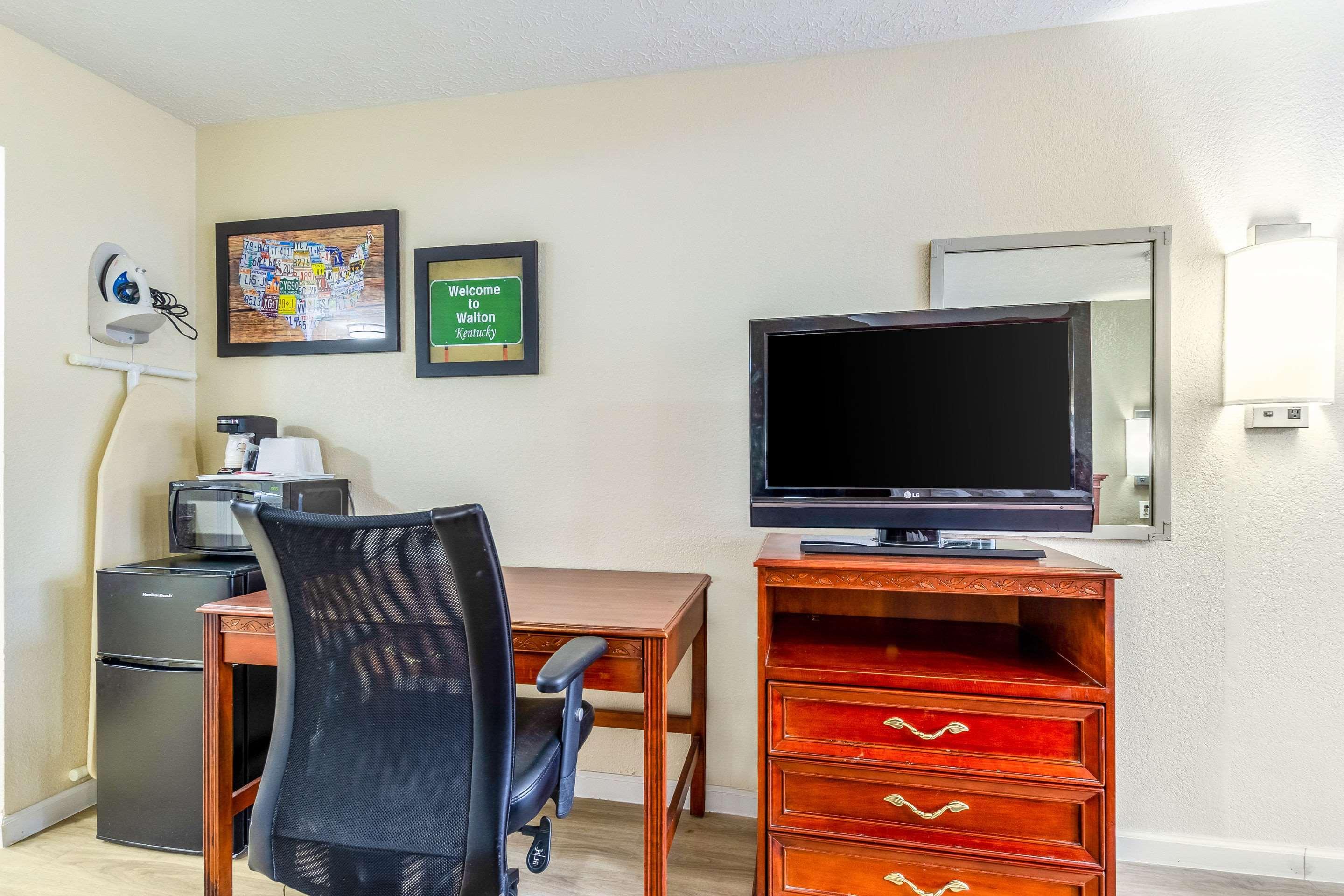 Red Roof Inn Walton - Richwood Bagian luar foto
