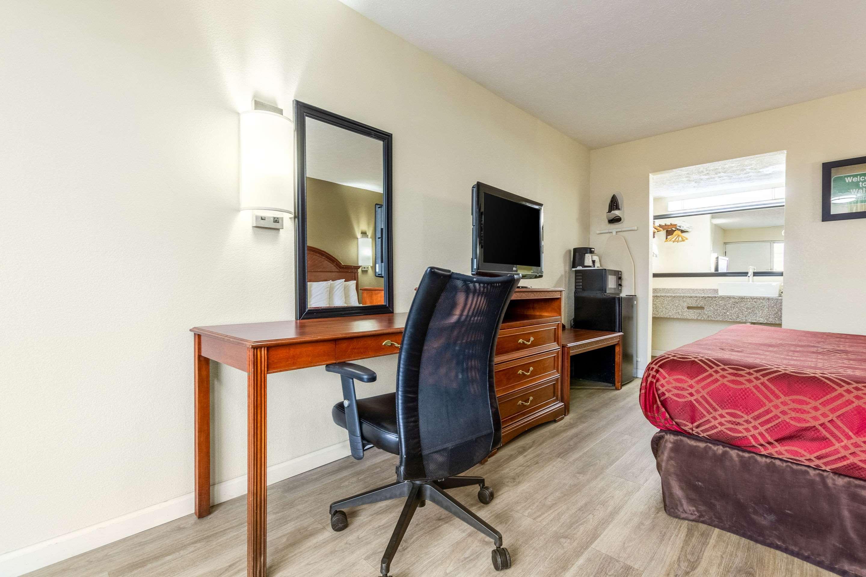 Red Roof Inn Walton - Richwood Bagian luar foto