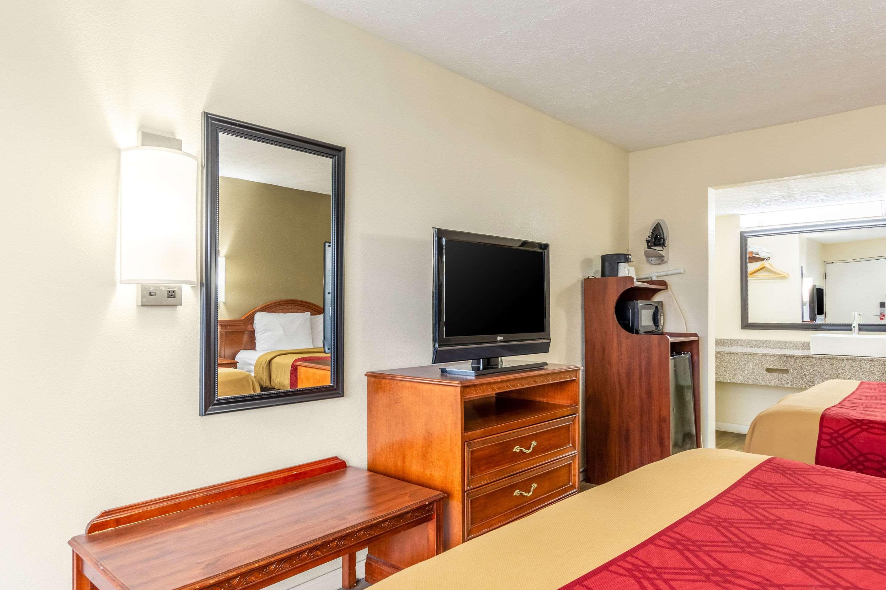 Red Roof Inn Walton - Richwood Bagian luar foto