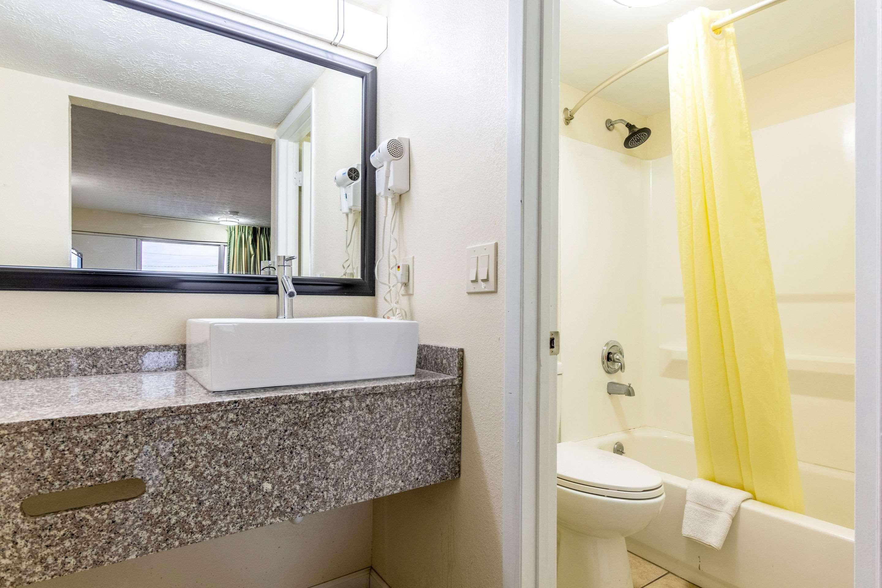 Red Roof Inn Walton - Richwood Bagian luar foto