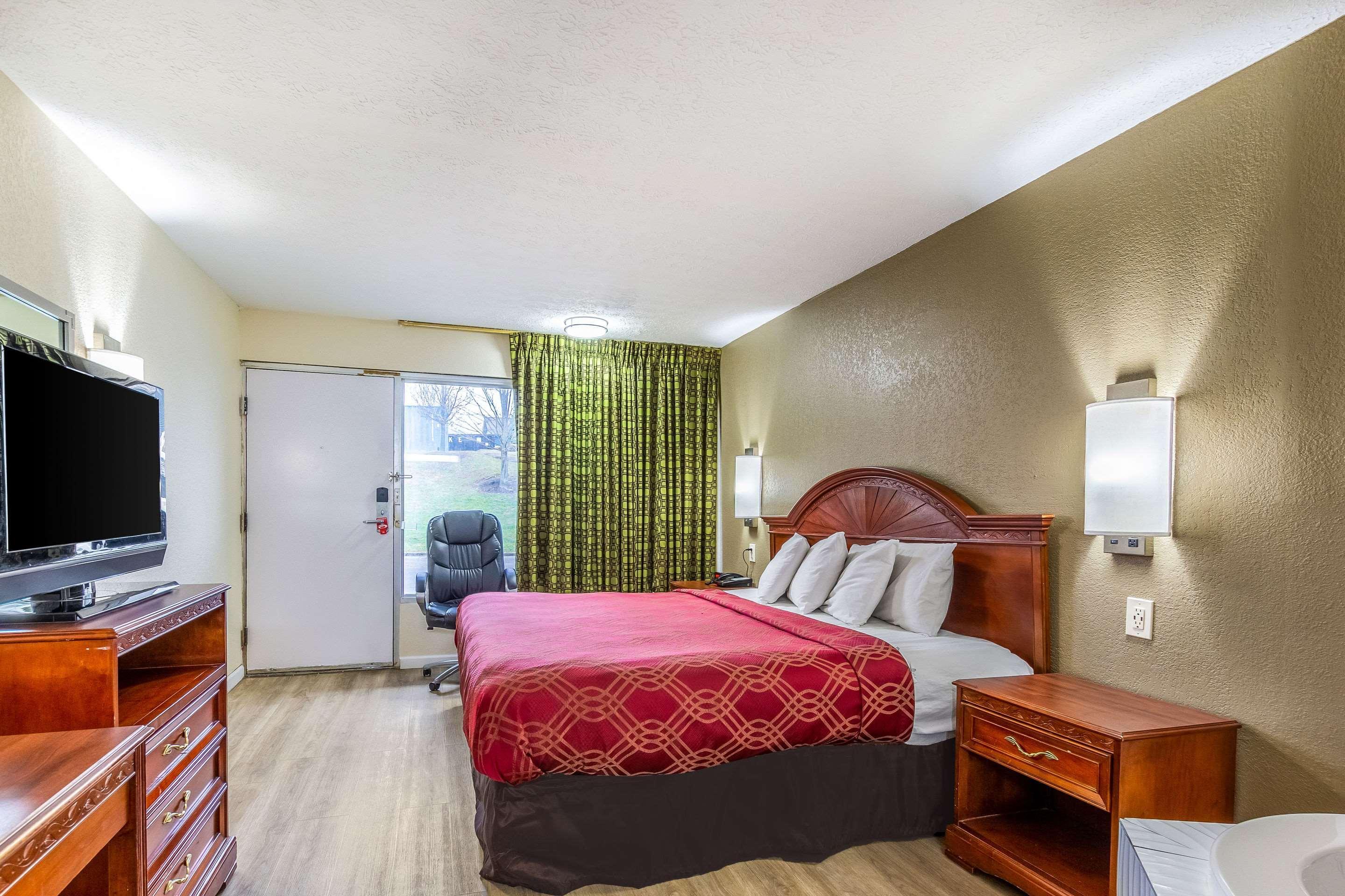 Red Roof Inn Walton - Richwood Bagian luar foto