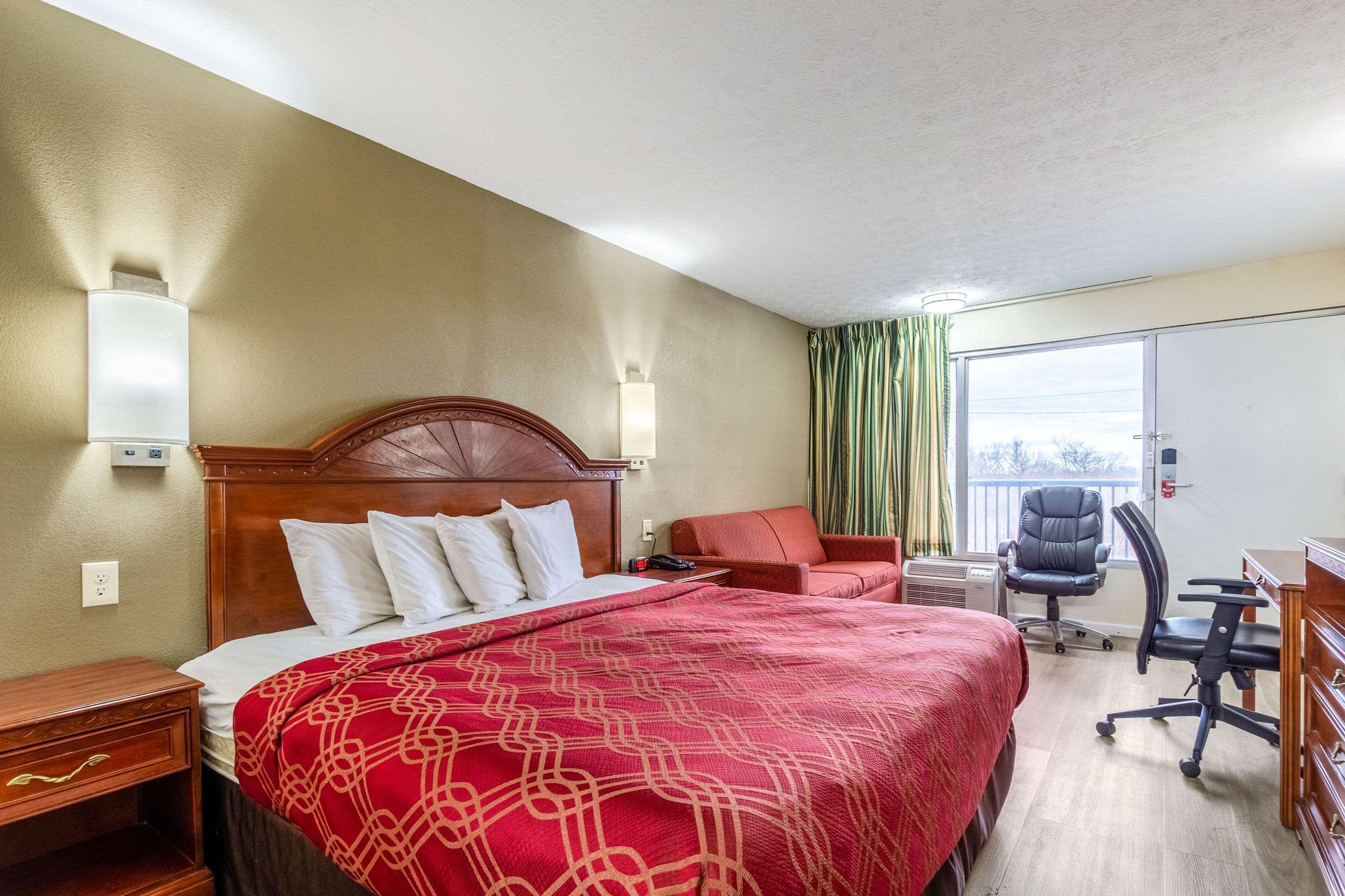 Red Roof Inn Walton - Richwood Bagian luar foto