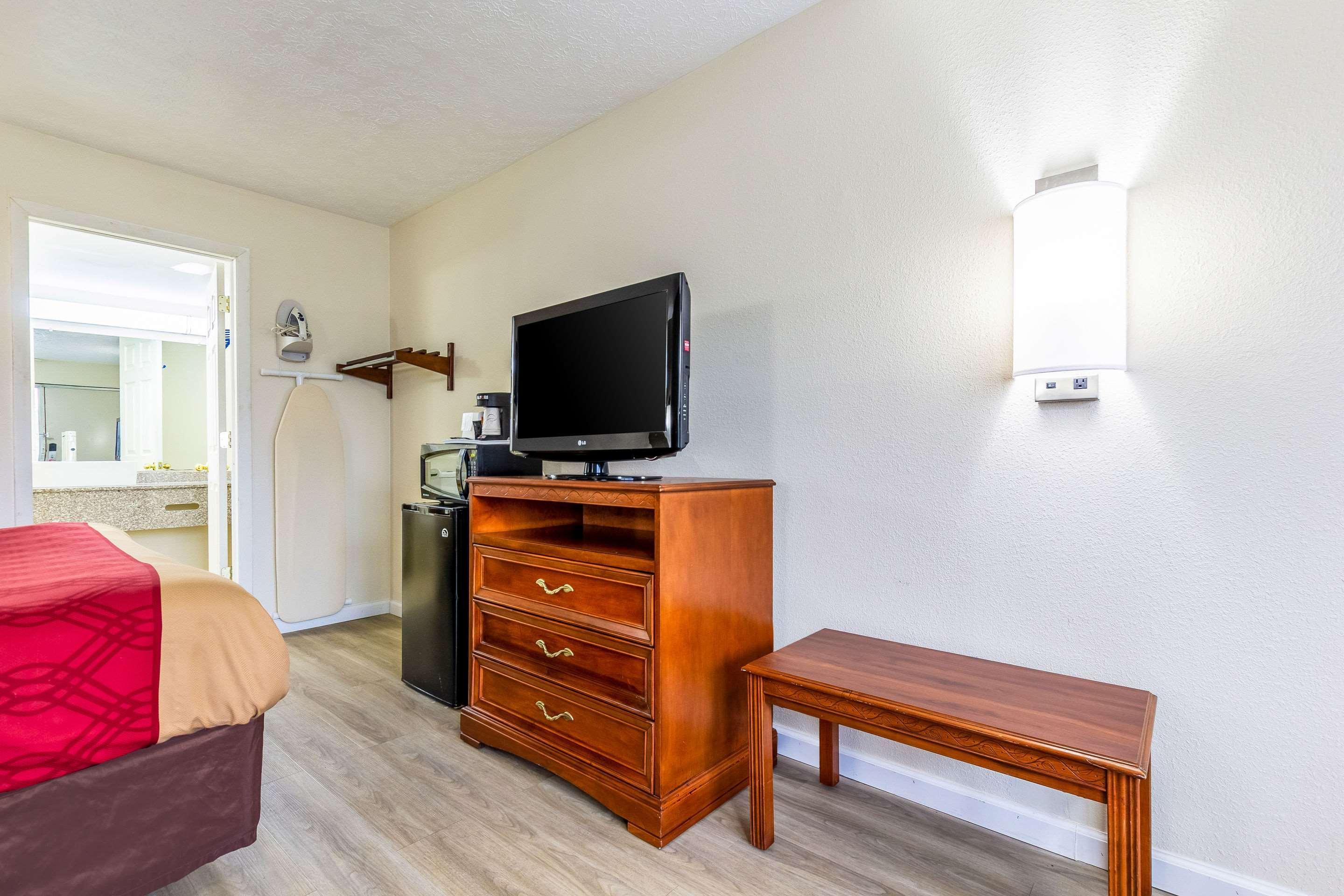 Red Roof Inn Walton - Richwood Bagian luar foto