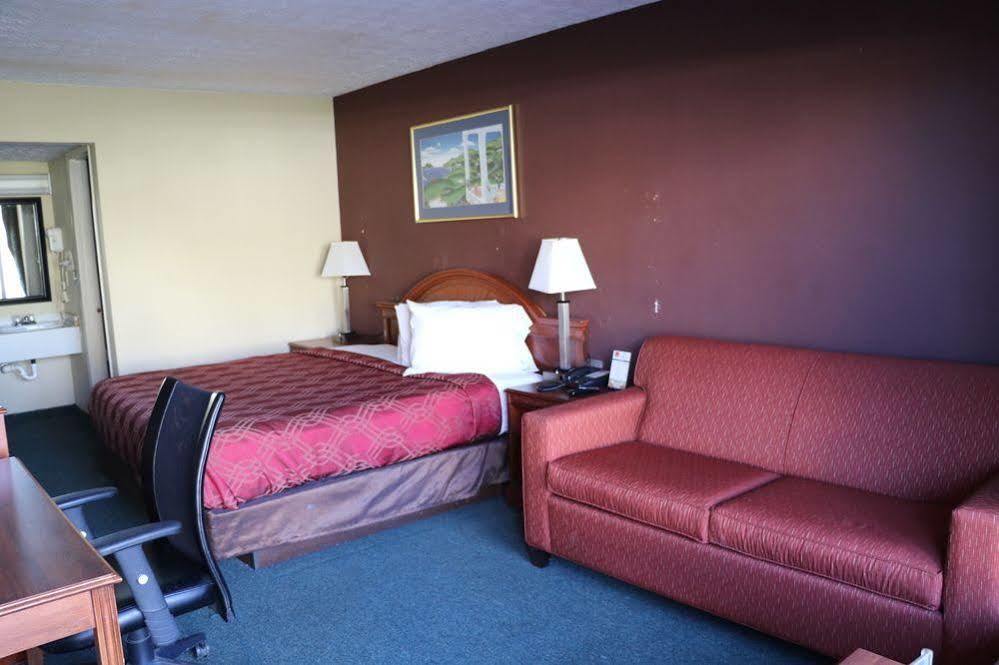 Red Roof Inn Walton - Richwood Bagian luar foto